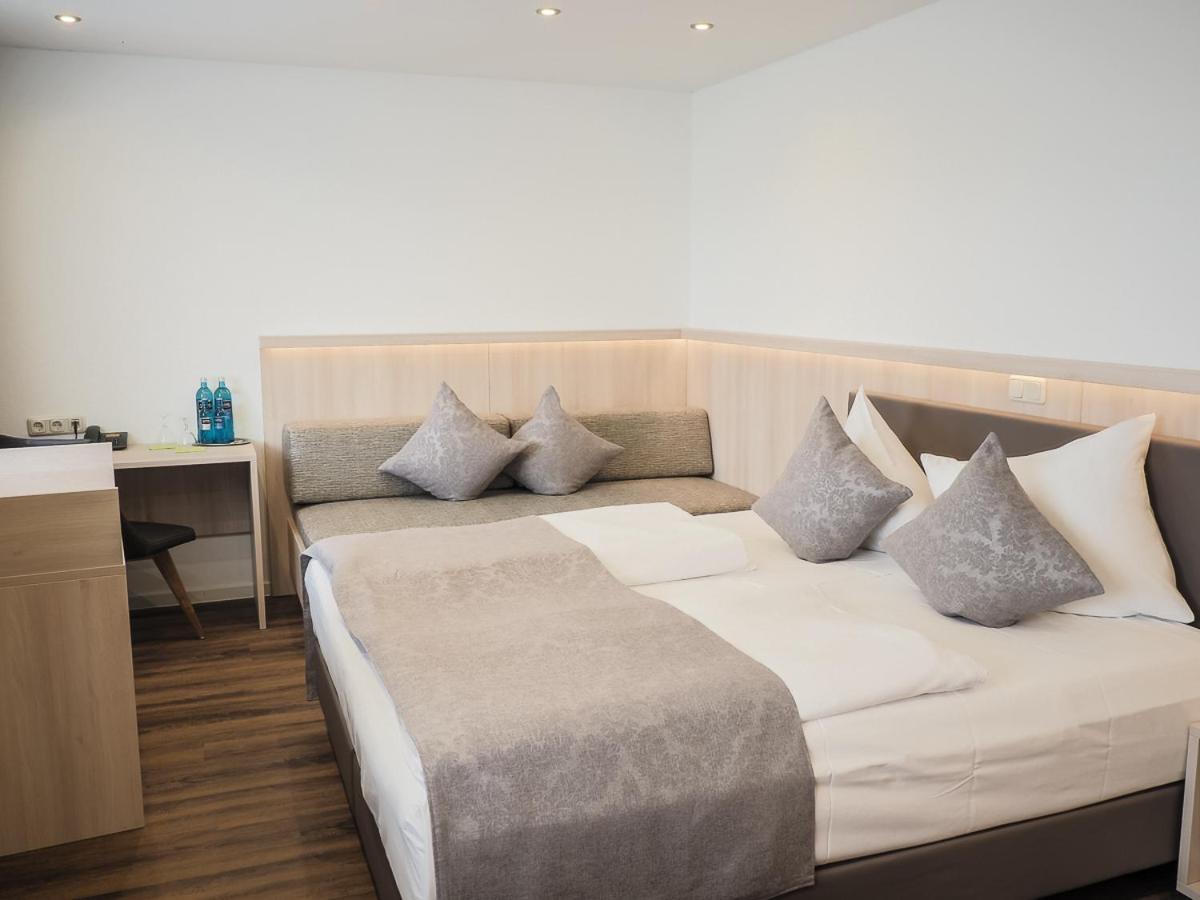 Hotel-Gasthof Weisses Ross Schwaig bei Nürnberg Extérieur photo