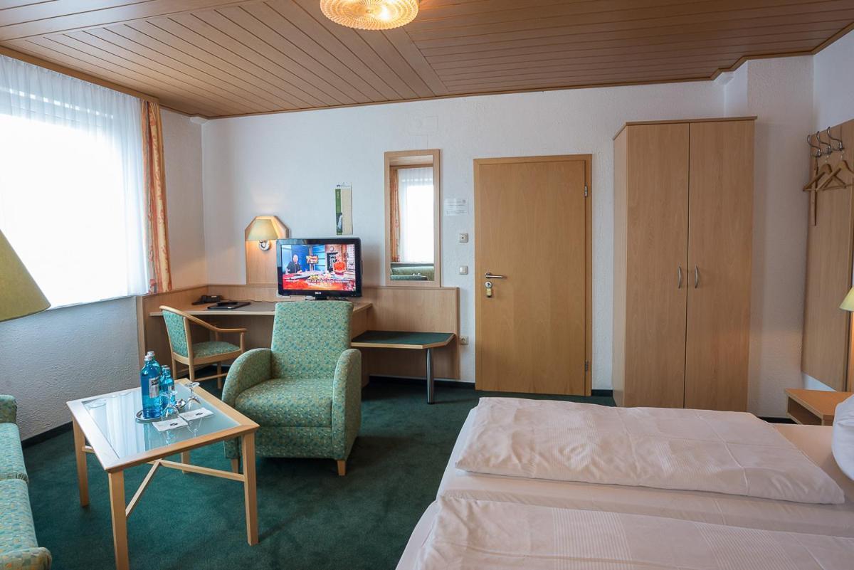 Hotel-Gasthof Weisses Ross Schwaig bei Nürnberg Extérieur photo
