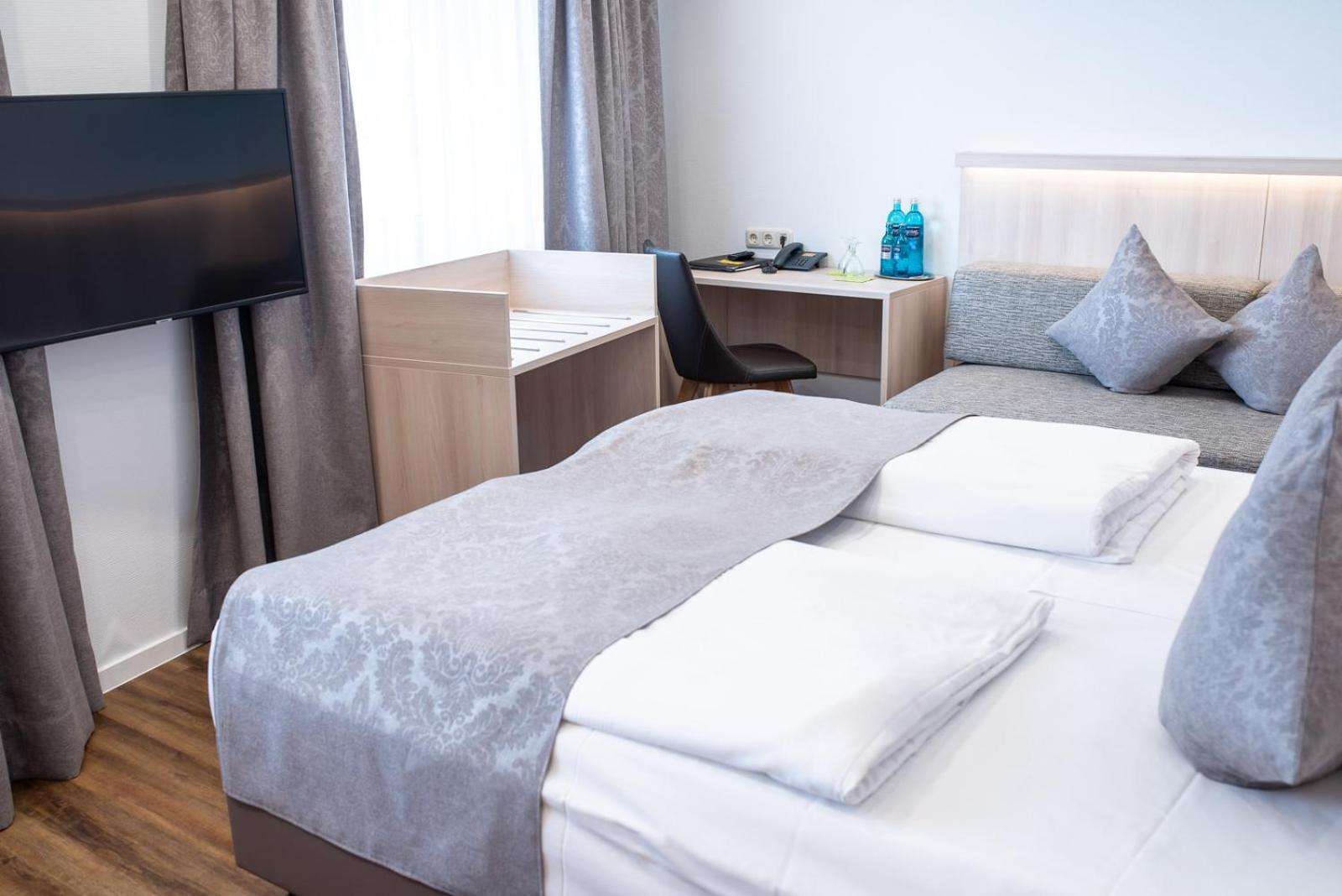 Hotel-Gasthof Weisses Ross Schwaig bei Nürnberg Extérieur photo
