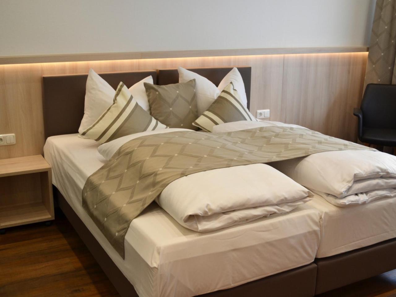 Hotel-Gasthof Weisses Ross Schwaig bei Nürnberg Extérieur photo