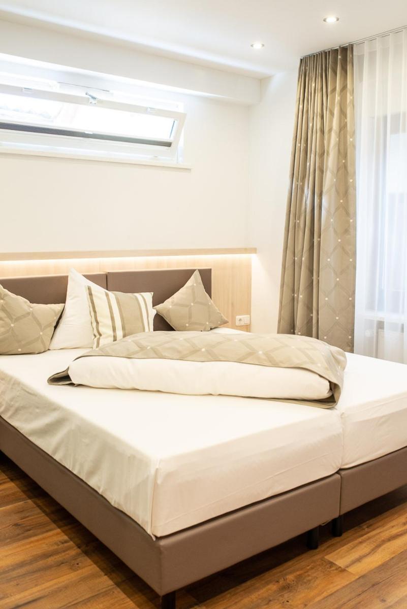 Hotel-Gasthof Weisses Ross Schwaig bei Nürnberg Extérieur photo