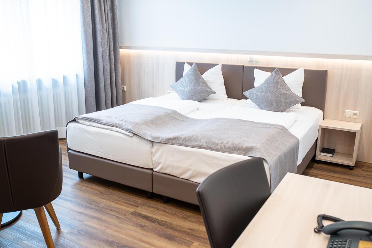 Hotel-Gasthof Weisses Ross Schwaig bei Nürnberg Extérieur photo