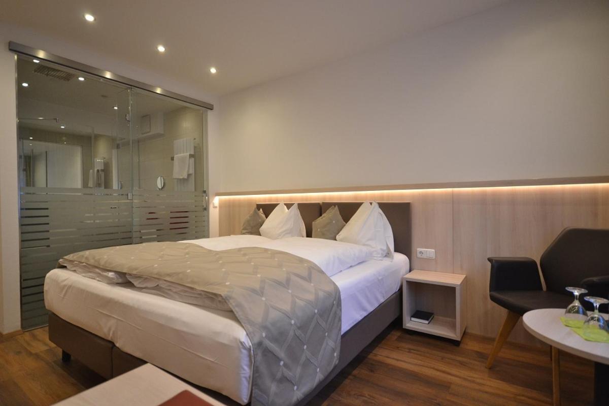 Hotel-Gasthof Weisses Ross Schwaig bei Nürnberg Extérieur photo