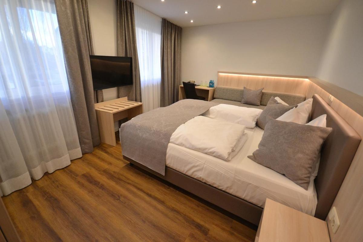Hotel-Gasthof Weisses Ross Schwaig bei Nürnberg Extérieur photo