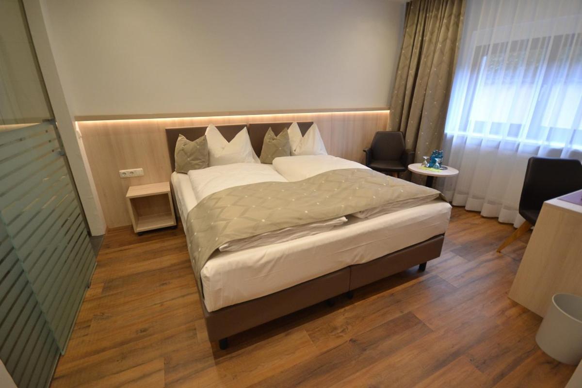 Hotel-Gasthof Weisses Ross Schwaig bei Nürnberg Extérieur photo