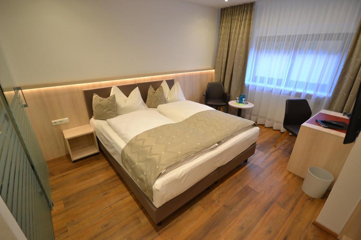 Hotel-Gasthof Weisses Ross Schwaig bei Nürnberg Extérieur photo